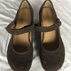 J-41 Mary Jane clogs